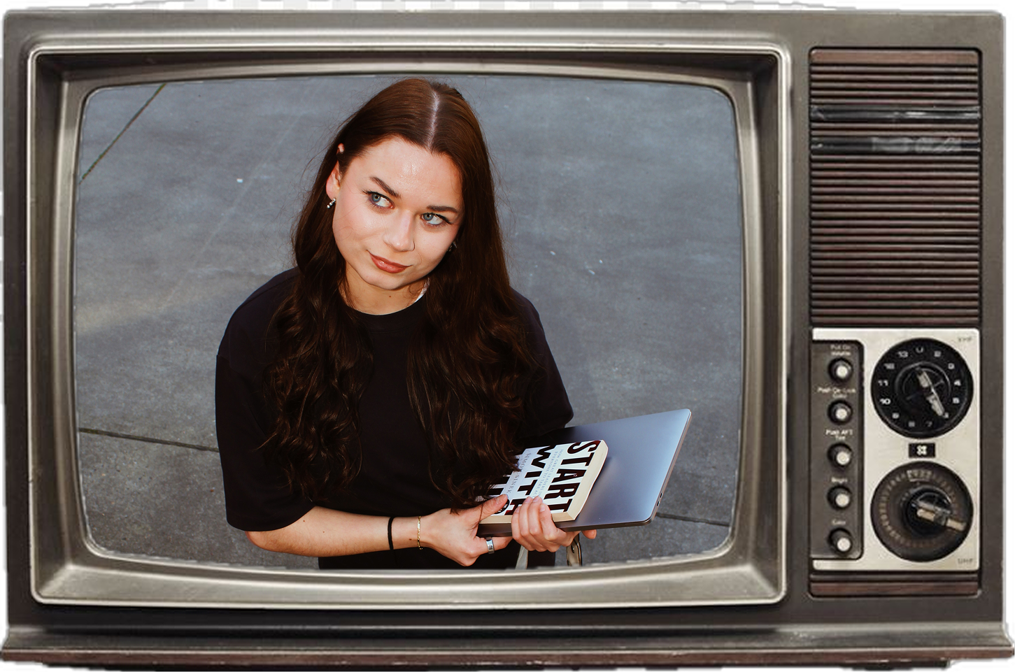 Charlotte Schaerlaecken in een vintage televisie